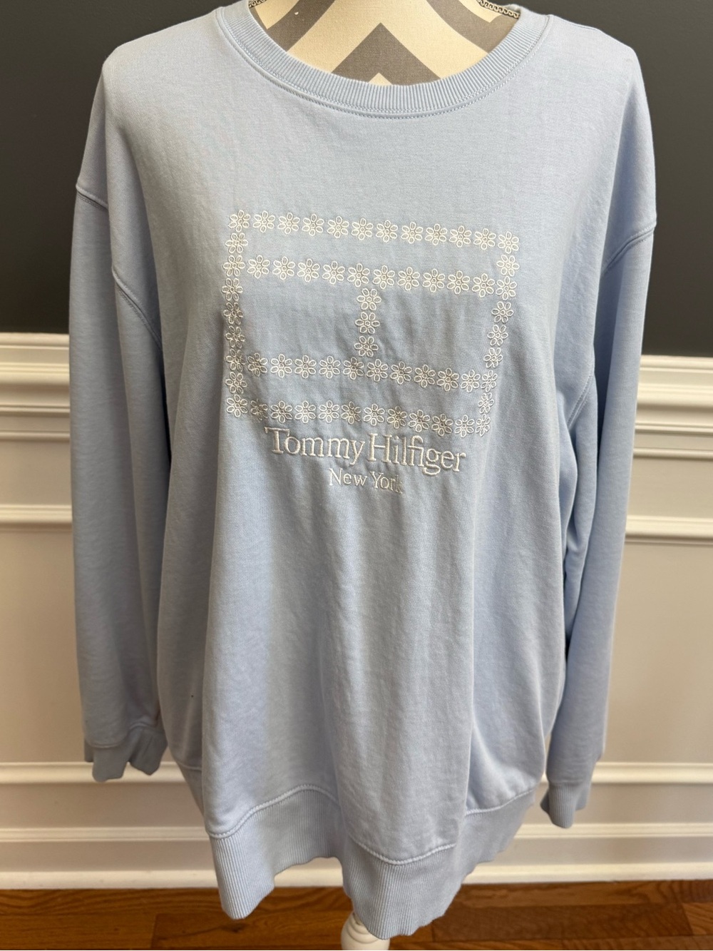 Tommy Hilfiger Women’s Crewneck Sweatshirt XL Light Blue